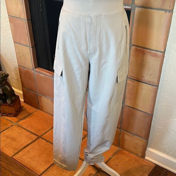 Athleta ENDLESS HIGH RISE CARGO PANT, size 12 - Picture 1 of 13